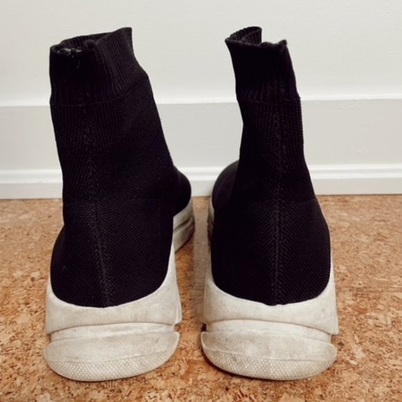 STEVE MADDEN SOCK SHOES - Picture 5 of 8